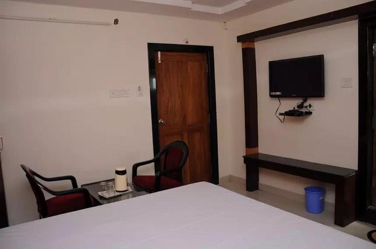Dwaraka Residency Hotell Kākināda Eksteriør bilde
