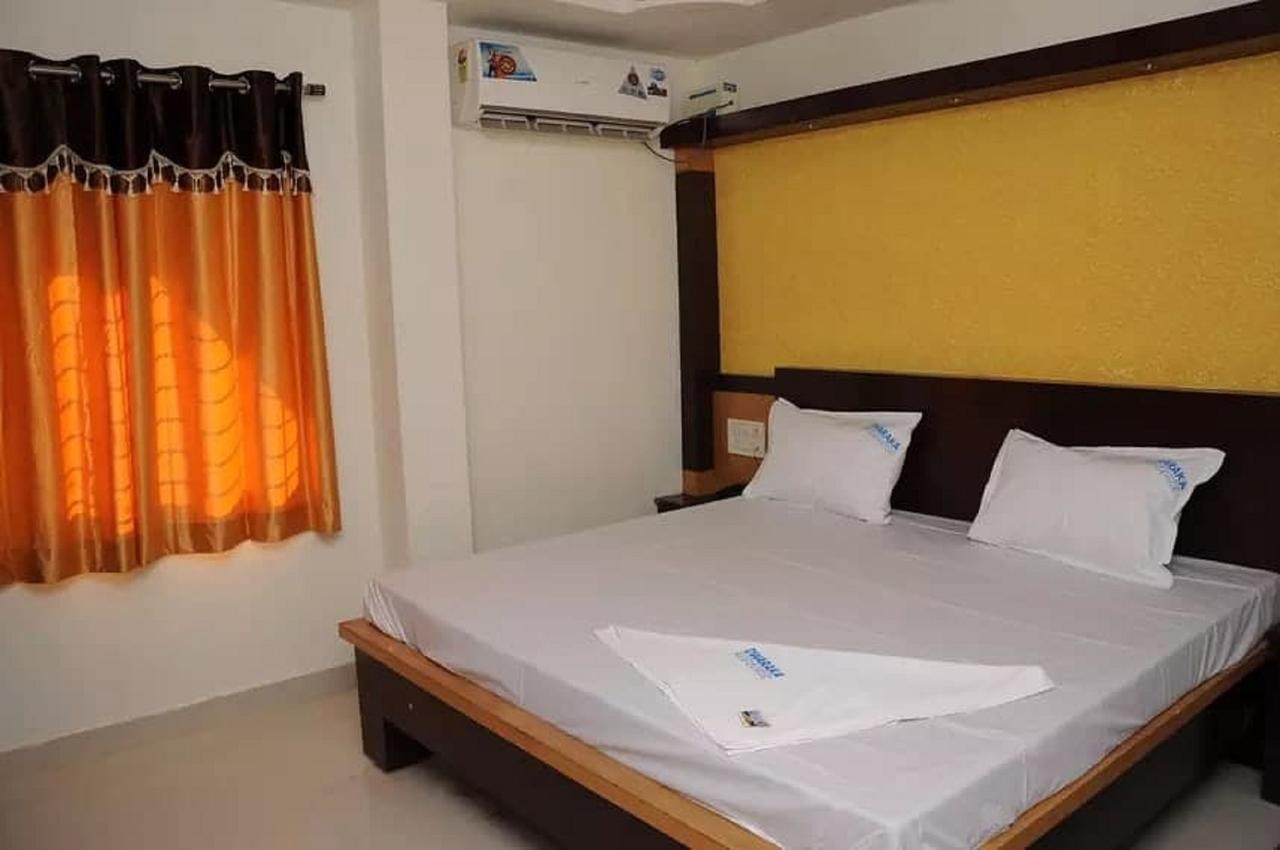 Dwaraka Residency Hotell Kākināda Eksteriør bilde