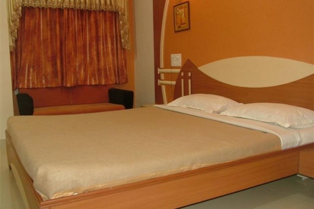 Dwaraka Residency Hotell Kākināda Eksteriør bilde